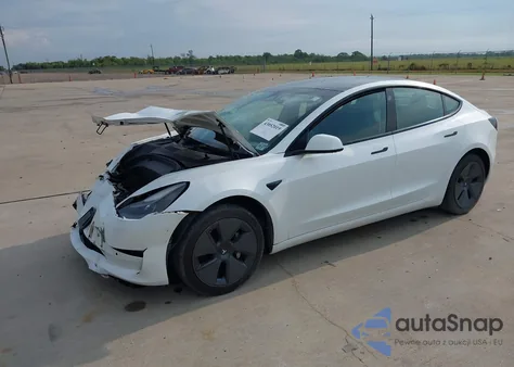 2022 Tesla Model 3 Rear-Wheel Drive z USA, uszkodzony, nr VIN 5YJ3E1EA1NF115074